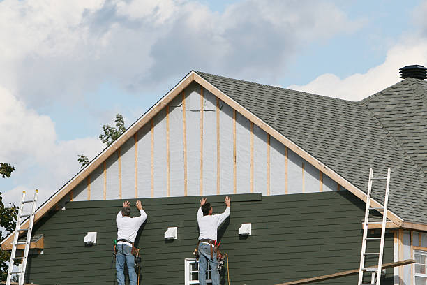 Professional Emergency Siding Repair technician working in Bloomington, IL